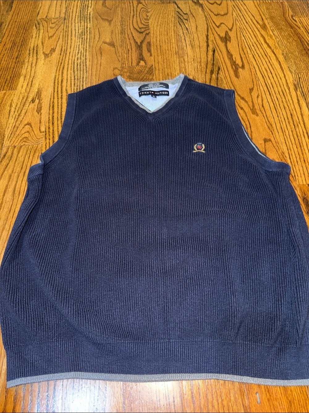 Tommy Hilfiger men’s navy sweater vest with grey border contrast size medium